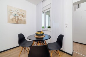 Apartment (A1) | Dining