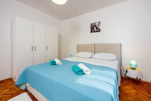 Free WiFi, bed sheets