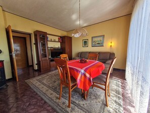 Apartment (A2) | Living room
