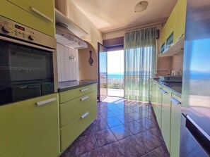 Apartment (A2) | Private kitchen - Apartments Antony (Crikvenica)