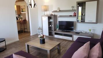 Apartment (A2) | Living room | TV