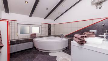 Apartment (A3) | Bathroom | Shower