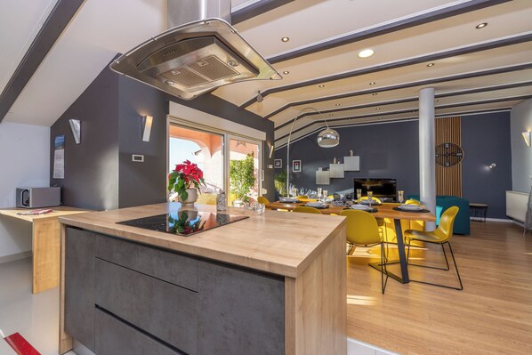 Apartment (A3) | Private kitchen | Fridge, oven, stovetop, dishwasher