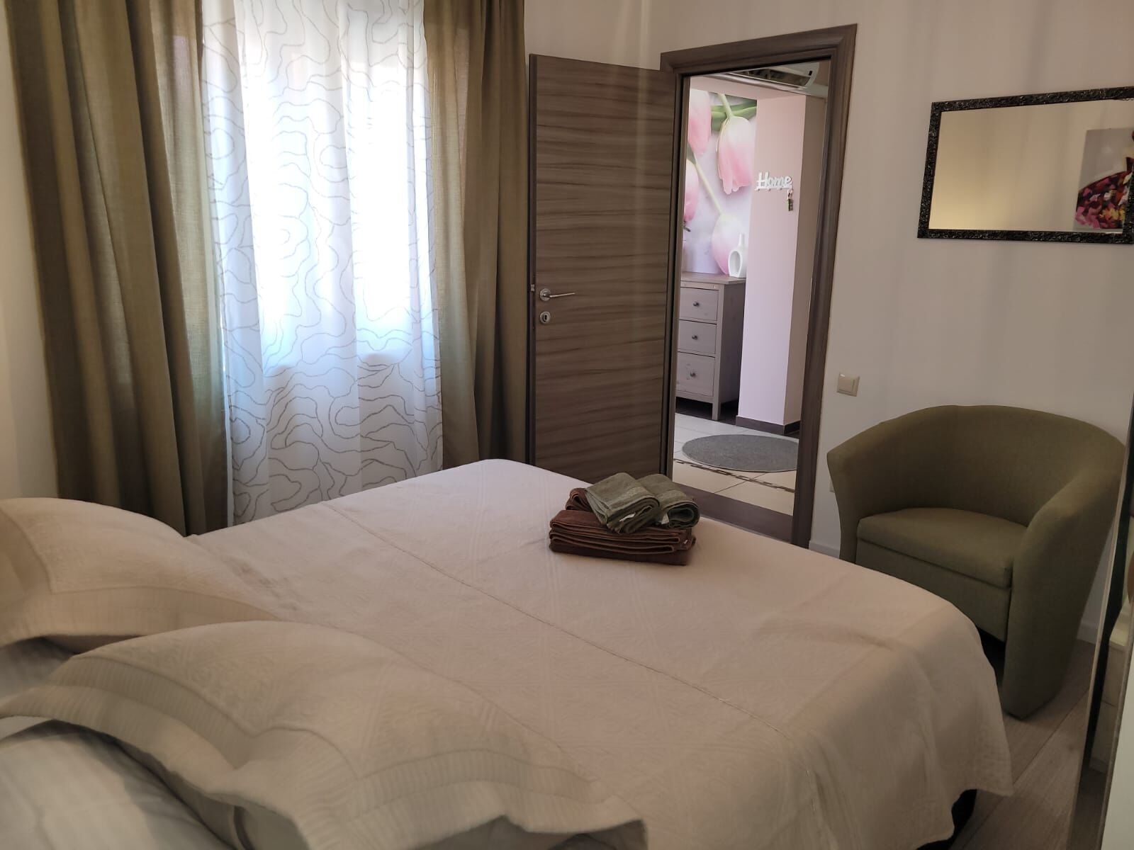 Căn hộ (A2) | 3 phòng ngủ, bàn ủi/dụng cụ ủi quần áo 