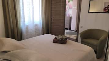 Căn hộ (A2) | 3 phòng ngủ, bàn ủi/dụng cụ ủi quần áo