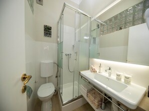 Bathroom | Shower - Apartments Latino (Crikvenica)