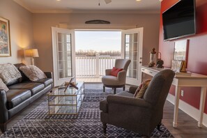 Smart TV, books, stereo