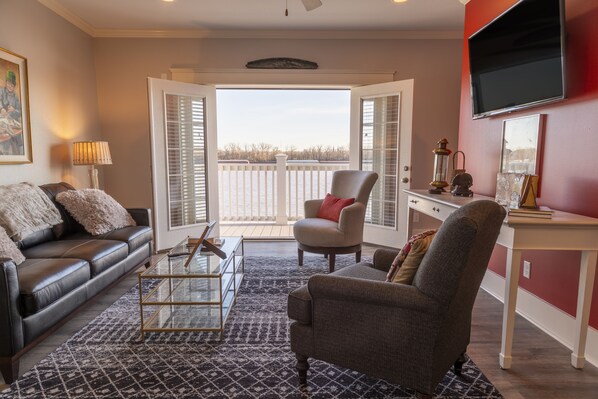 TV connectée, livres, chaîne hi-fi