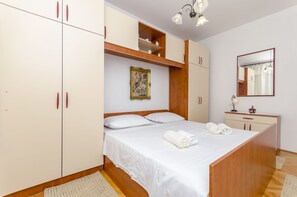Apartment (A1) | Bügeleisen/Bügelbrett, kostenloses WLAN, Bettwäsche