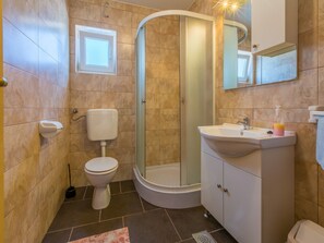 Bathroom | Shower