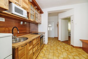 아파트 (A2) | 전용 주방 | 냉장고, 전 자레인지, 오븐, 쿡탑