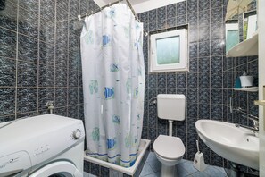 อพาร์ทเมนท์ (A2) | ห้องน้ำ