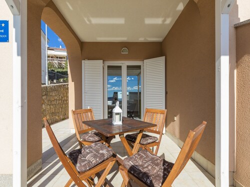 Apartment Color Green