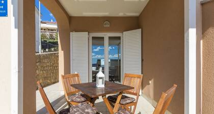 Apartment Color Green