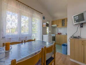 Privat køkken | Køleskab, mikrobølgeovn, ovn, kogeplade