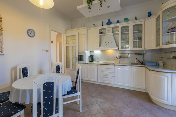 Cuina privada | Frigorífic, forn, placa de cuina i rentaplats