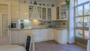 Dapur peribadi | Peti sejuk, ketuhar, dapur, mesin basuh pinggan mangkuk