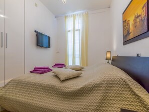 1 室のベッドルーム、セーフティボックス (室内)、アイロン / アイロン台、ベビーベッド (無料)