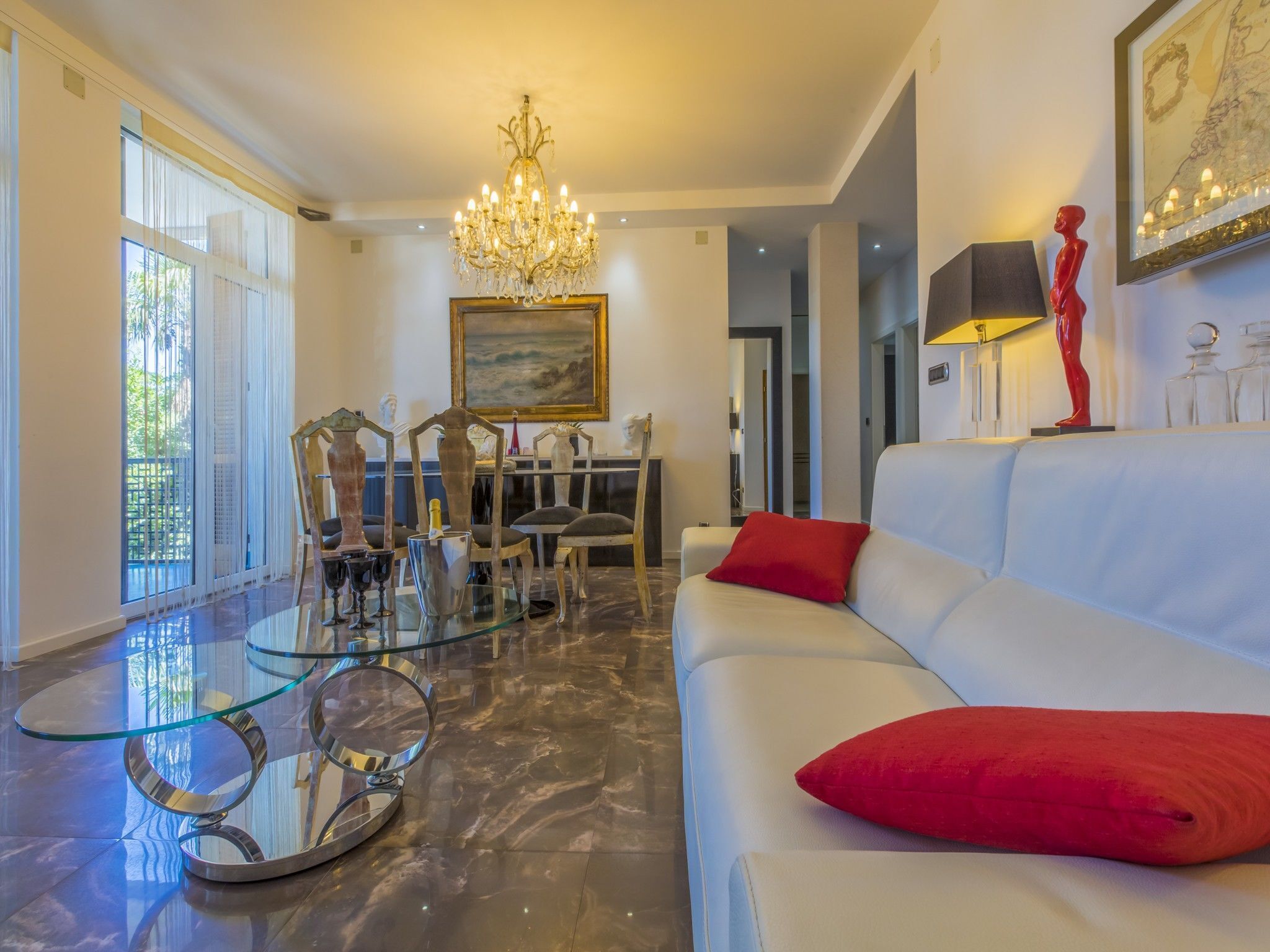 1 chambre, coffres-forts dans les chambres, fer et planche à repasser