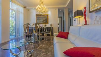 1 chambre, coffres-forts dans les chambres, fer et planche à repasser