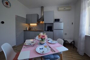Cuisine privée | Réfrigérateur, four à micro-ondes, surface de cuisson, lave-vaisselle