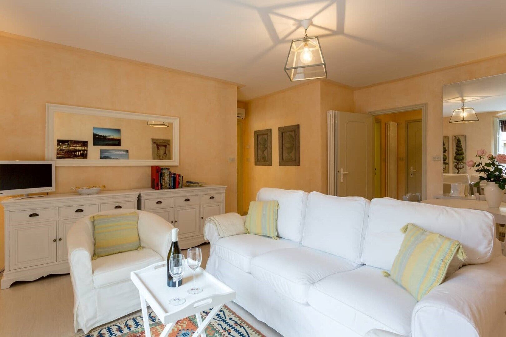 CENTRAL ELEGANT APARTMENT WITH PRIVATE PARKING