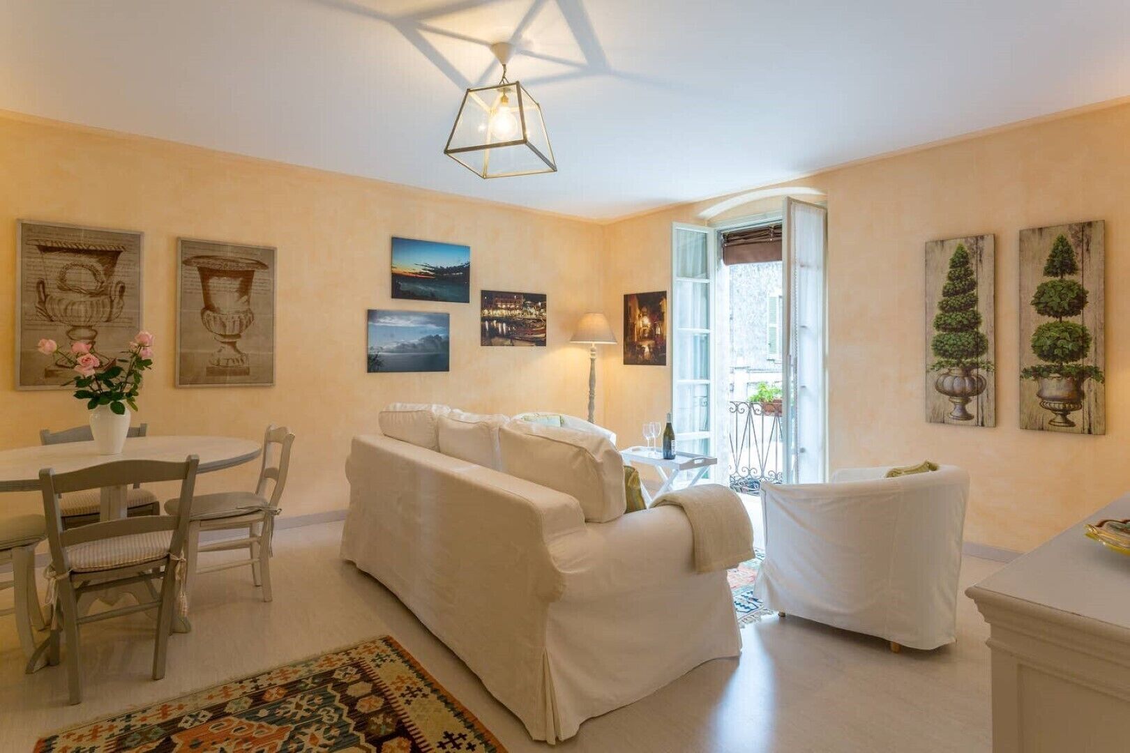 CENTRAL ELEGANT APARTMENT WITH PRIVATE PARKING