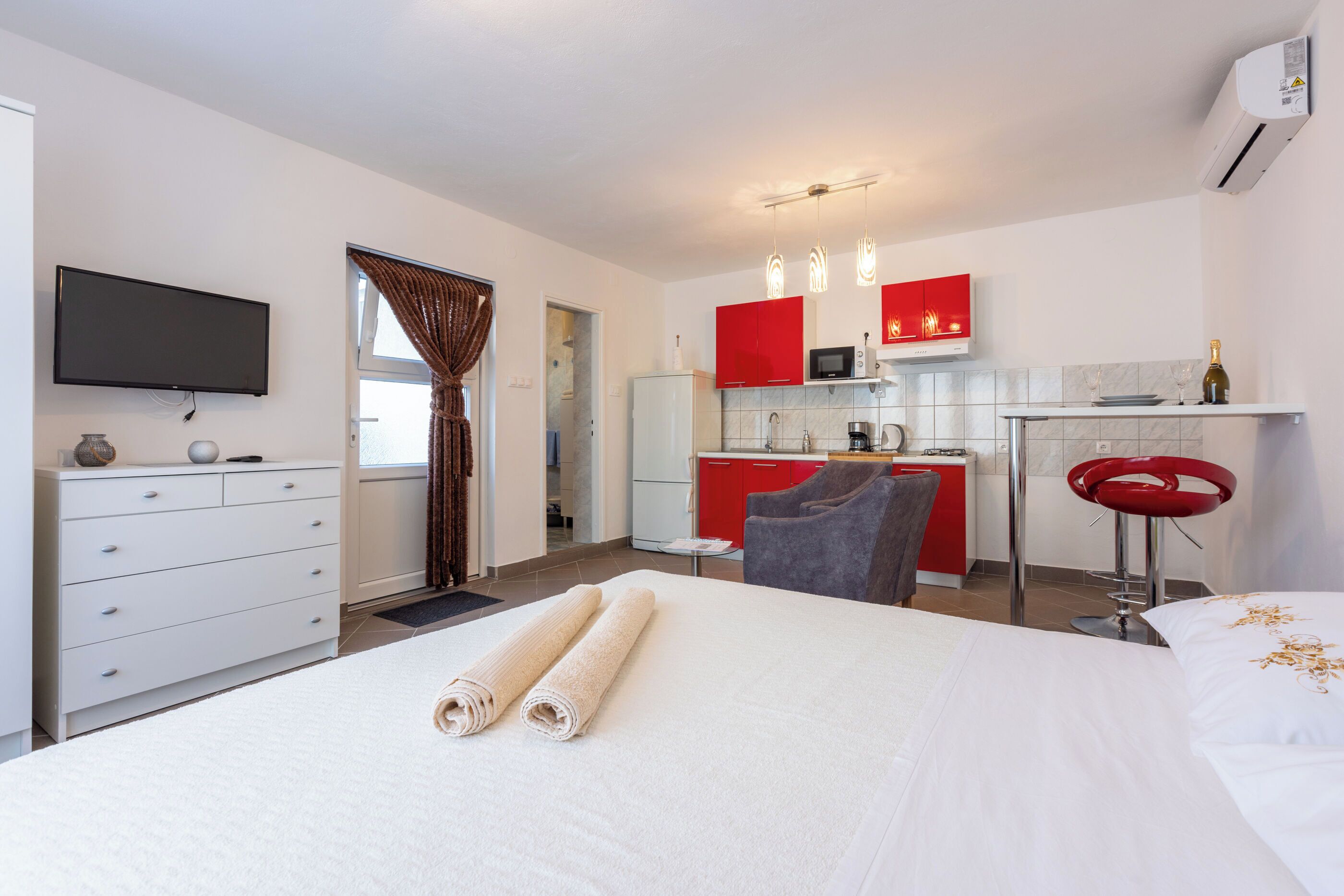 Studio (A2) | 2 bedrooms, free WiFi, bed sheets