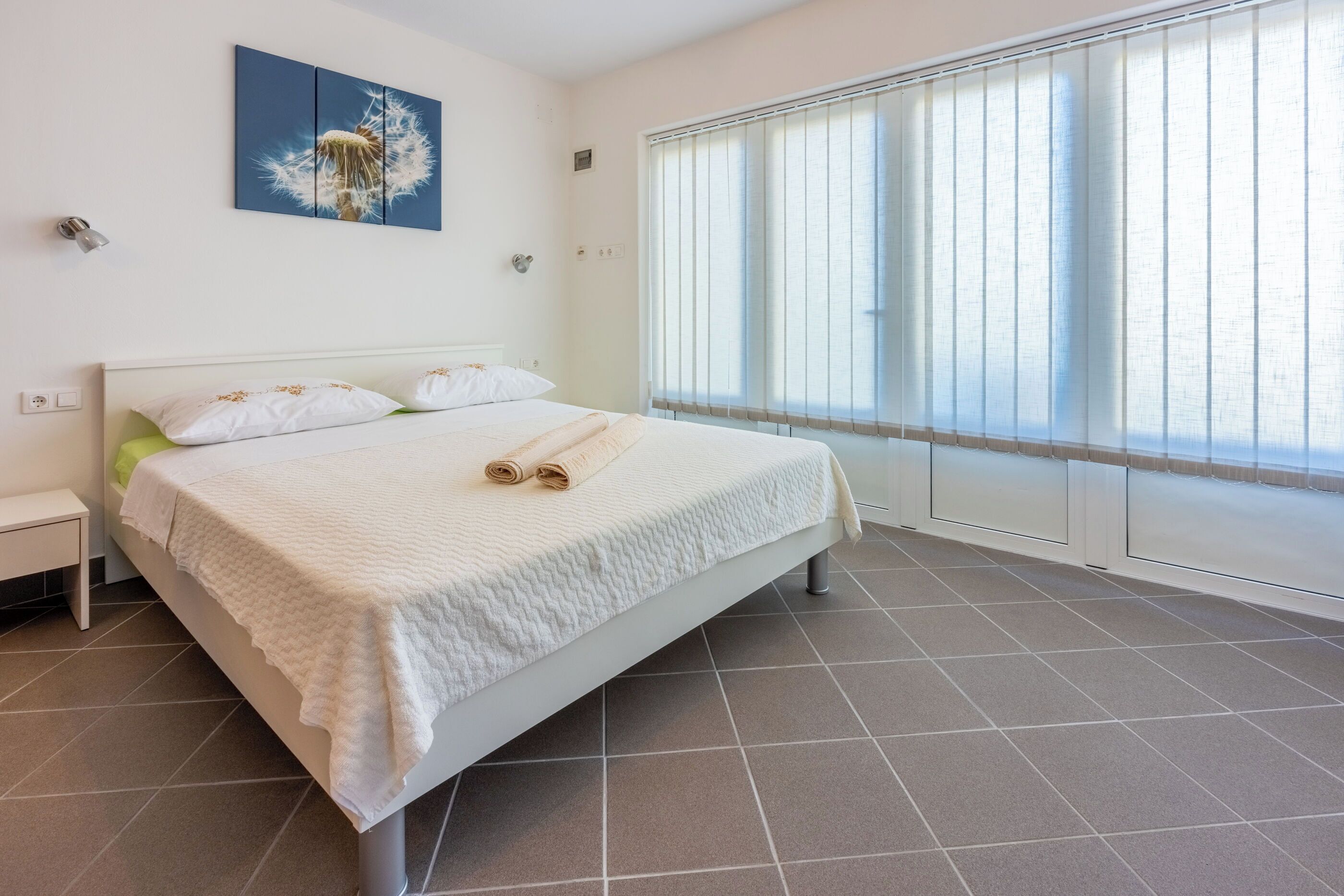 2 عدّة غرف نوم وواي فاي مجانًا وملاءات أسرّة