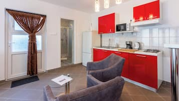 Studio (A2) | Private kitchen | Fridge, oven, stovetop, espresso maker