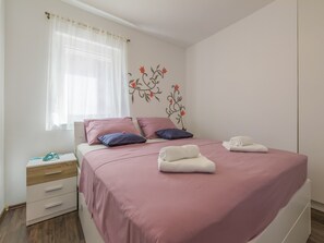 1 bedroom, free WiFi, bed sheets