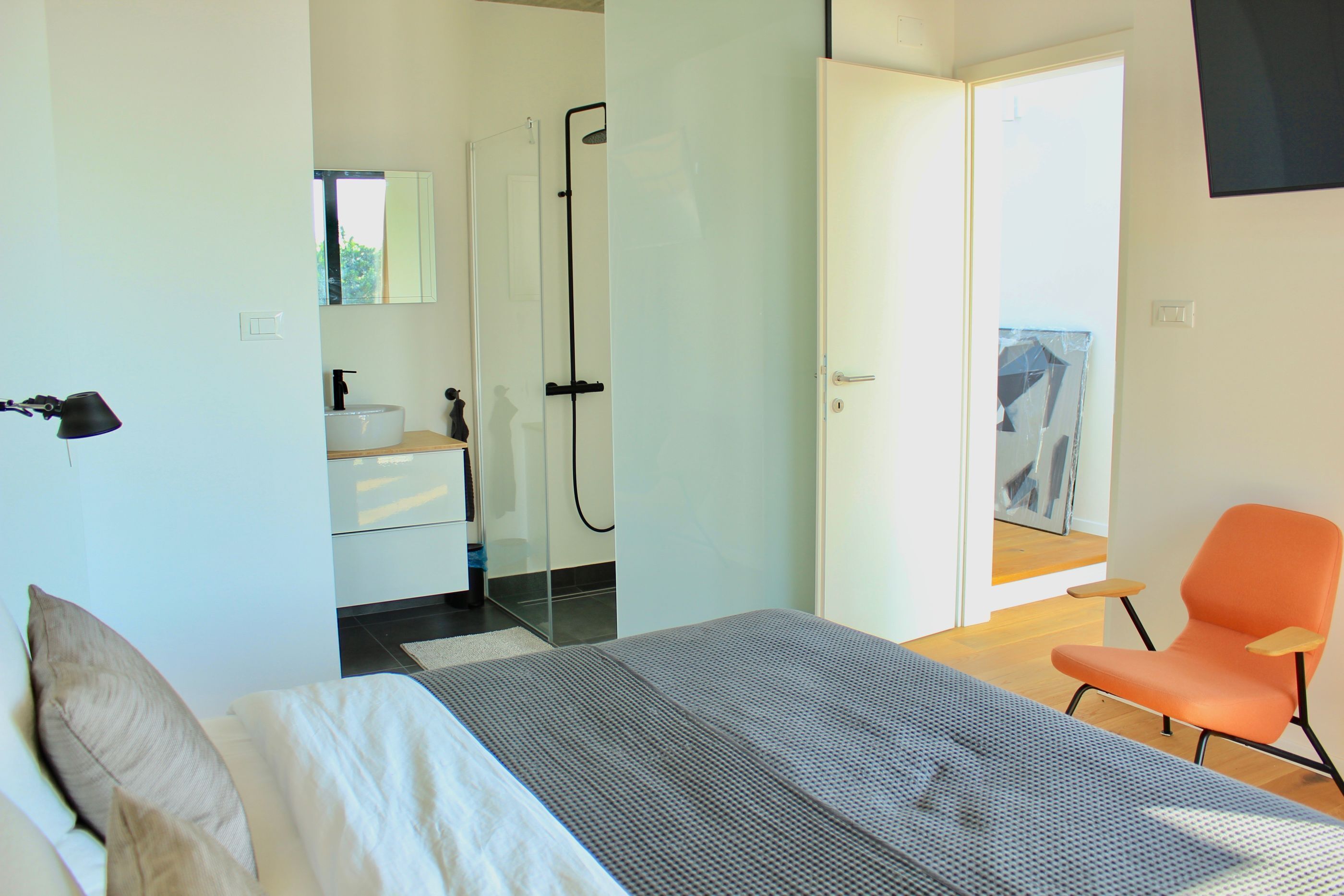 2 bedrooms, in-room safe, desk, iron/ironing board