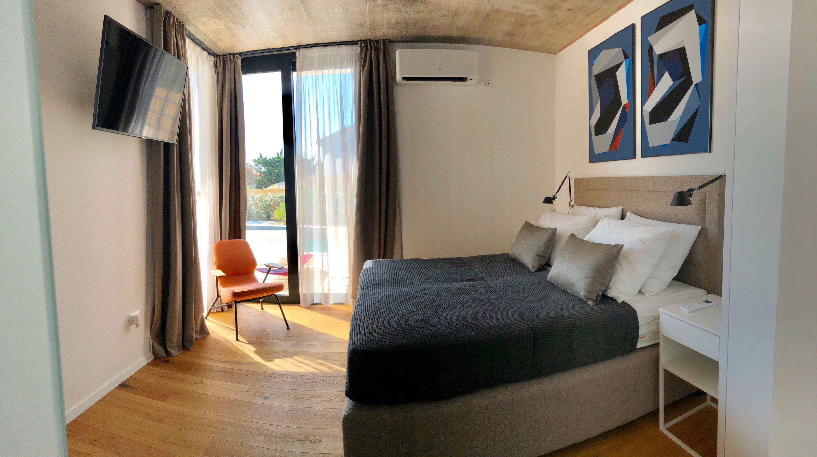 2 Schlafzimmer, Zimmersafe, Schreibtisch, Bügeleisen/Bügelbrett