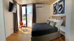 2 bedrooms, in-room safe, desk, iron/ironing board - Villa Sunny Garden (Rab)