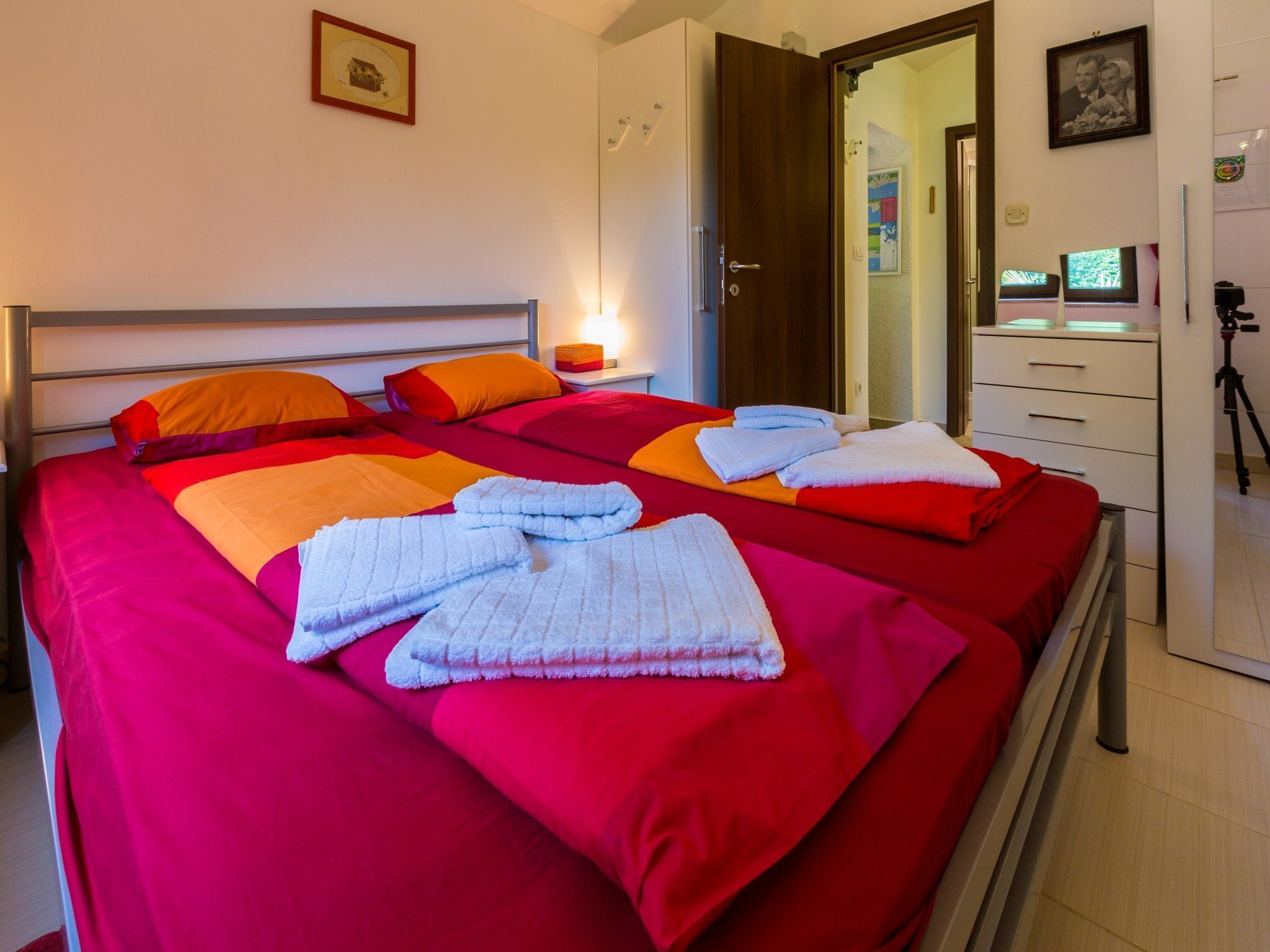 2 bedrooms, in-room safe, iron/ironing board, free WiFi