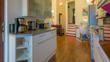Cuisine privée | Réfrigérateur, micro-ondes, four, plaque de cuisson