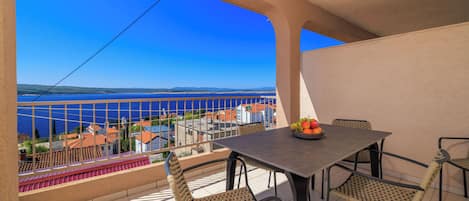 อพาร์ทเมนท์ (A2) | วิวริมน้ำ