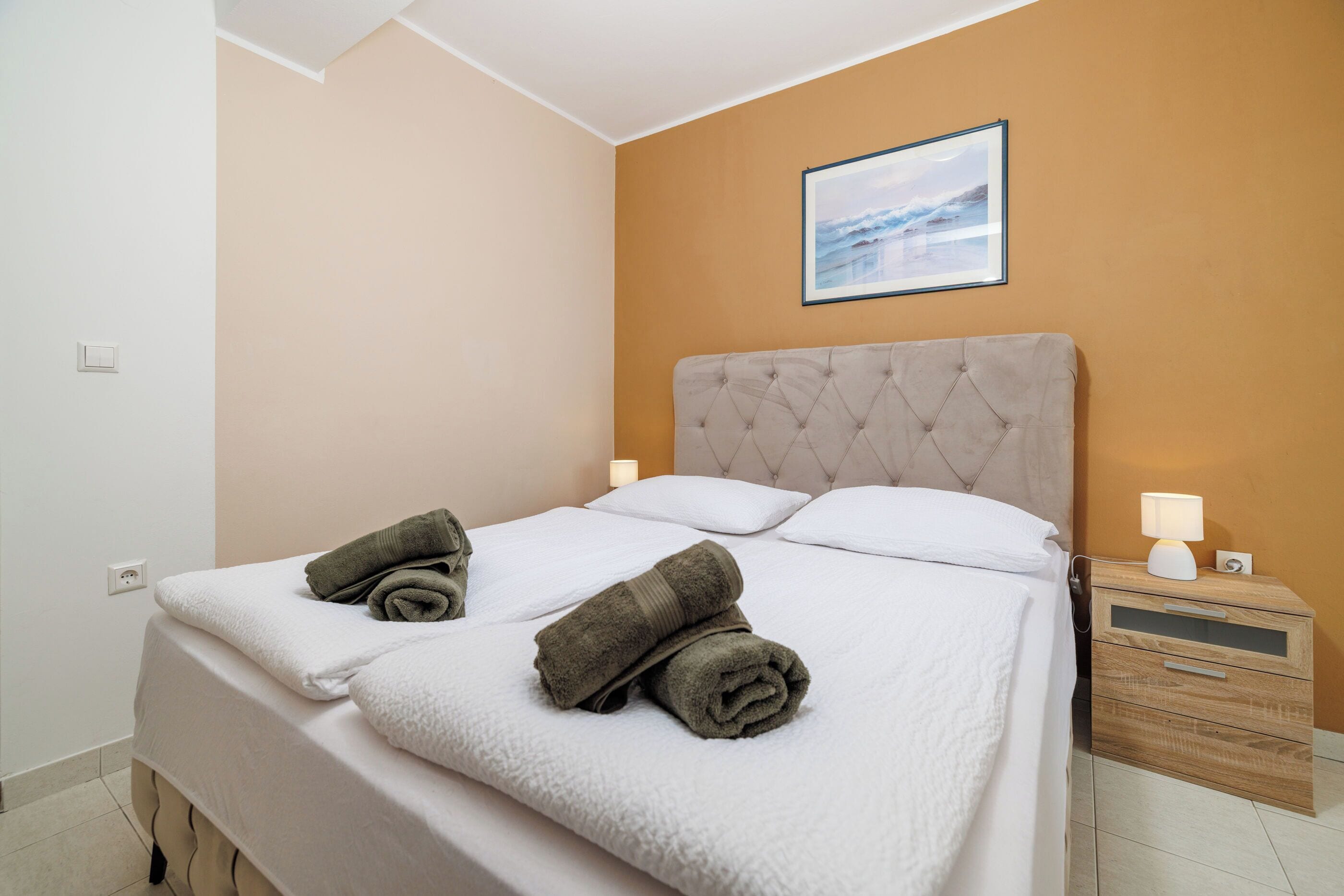 إستديو (A1) | 4 عدّة غرف نوم ومكواة/لوح كي وواي فاي مجانًا