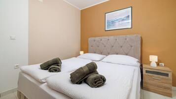 Studio (A1) | 4 bedrooms, iron/ironing board, free WiFi