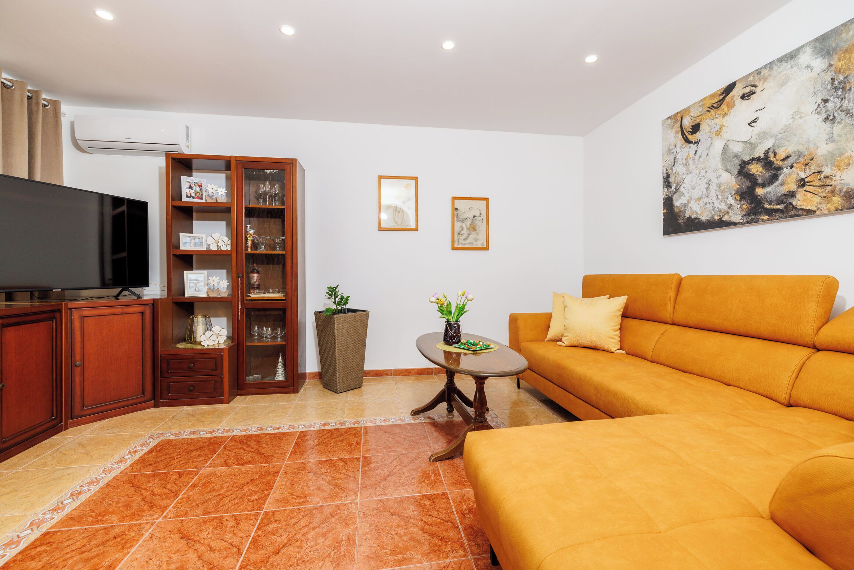 Apartment (A3) | Living room | DVD player