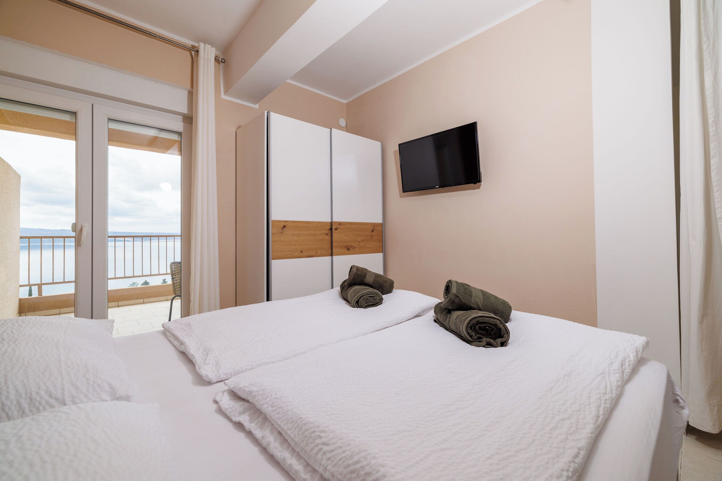 Studio (A1) | 4 bedrooms, iron/ironing board, free WiFi