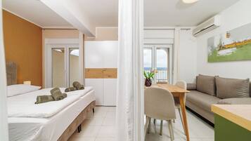 Studio (A1) | Dining