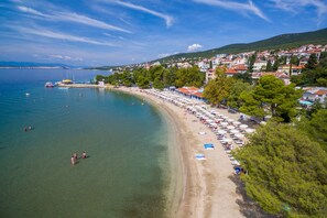 Una playa cerca