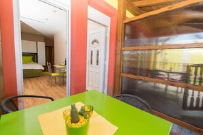 Studio (A7) | Dining
