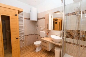Studio (A7) | Bathroom