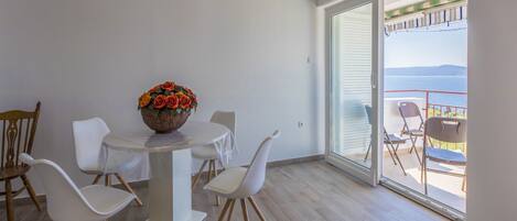 Eget kjøkken | Kjøleskap, ovn, kokeplater og oppvaskmaskin