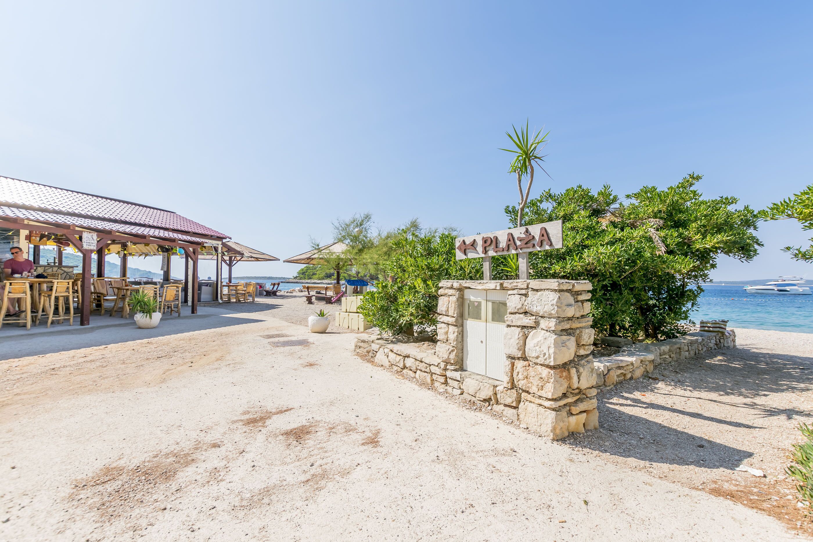 Una spiaggia nelle vicinanze