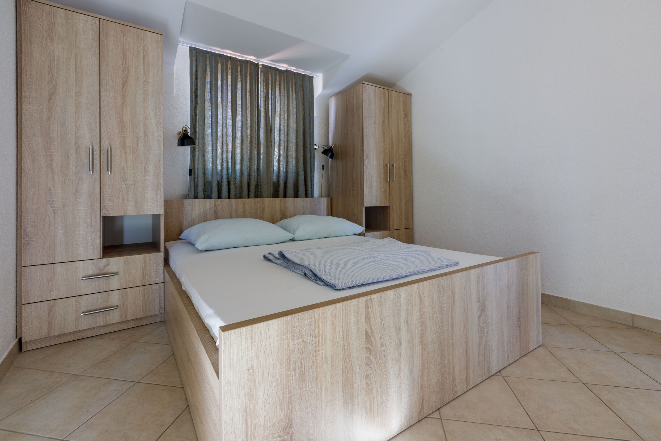 5 makuuhuonetta, ilmainen Wi-Fi, vuodevaatteet