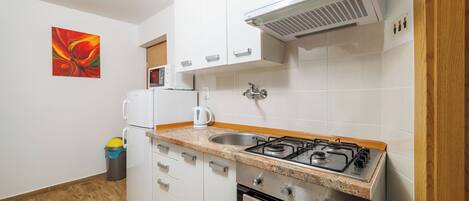 アパートメント (A3) | 専用キッチン | 冷蔵庫、電子レンジ、オーブン、コンロ