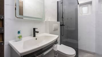 Apartment (A2) | Bathroom | Shower
